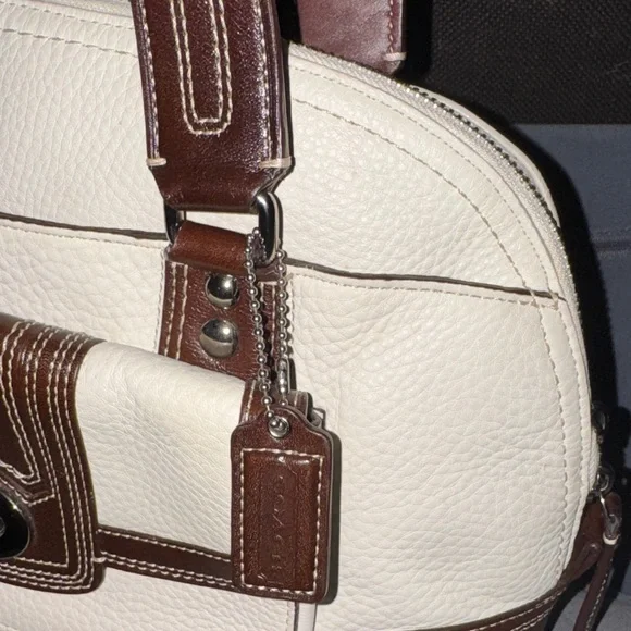 Vintage Coach White and Brown Penble Leather bag - Picture 8 of 16